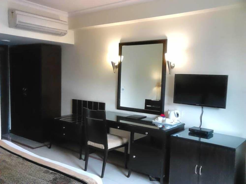 The Bmk Hotel New Delhi Luaran gambar