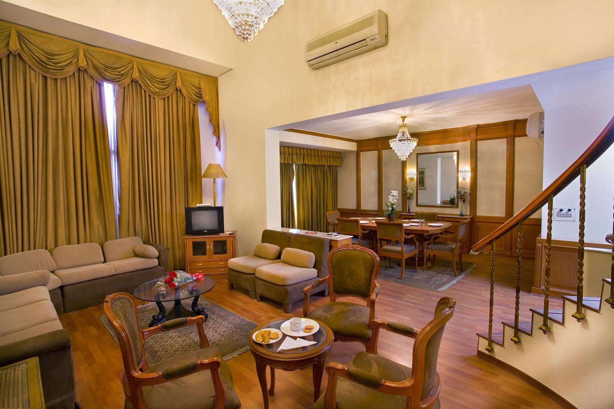 The Bmk Hotel New Delhi Luaran gambar